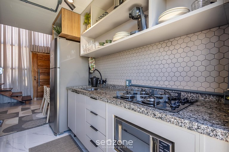 Loft c/ varanda a passos da praia - PLO0009