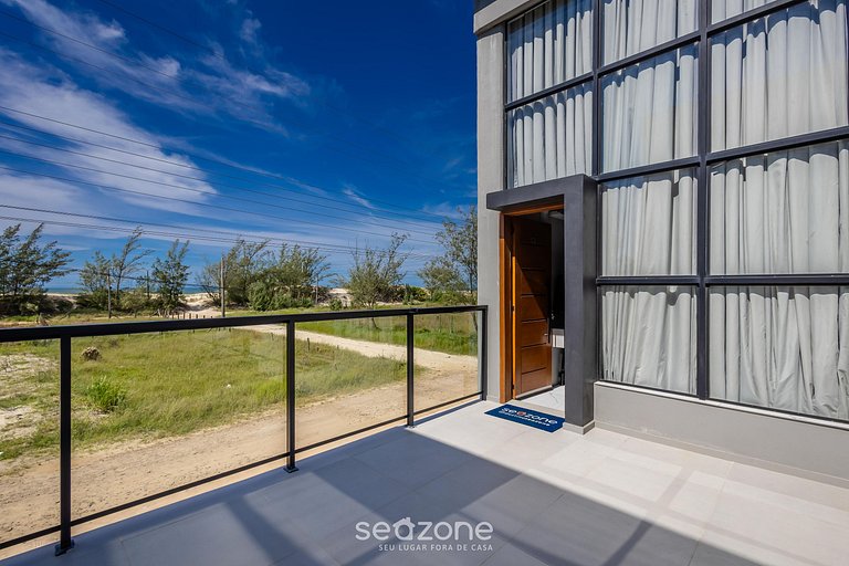 Loft moderno c/balcón a 50 m de la playa PLO0001