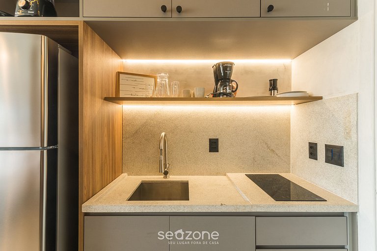 Studio c/ varanda em prédio c/ piscina URB1406