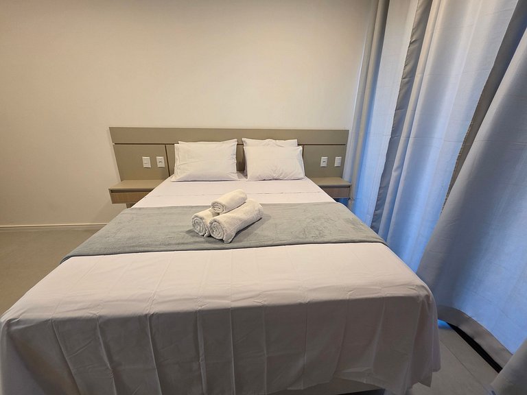 Studio em Cond. c/ Piscina e Vista mar SBZ0207