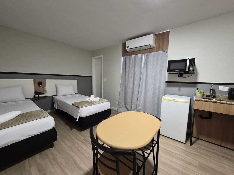 Studio em condo. c/ piscina no Alto da XV UPP0605