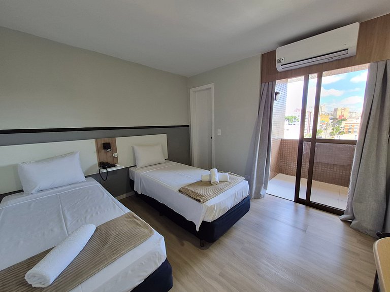 Studio em condo. c/ piscina no Alto da XV UPP0605