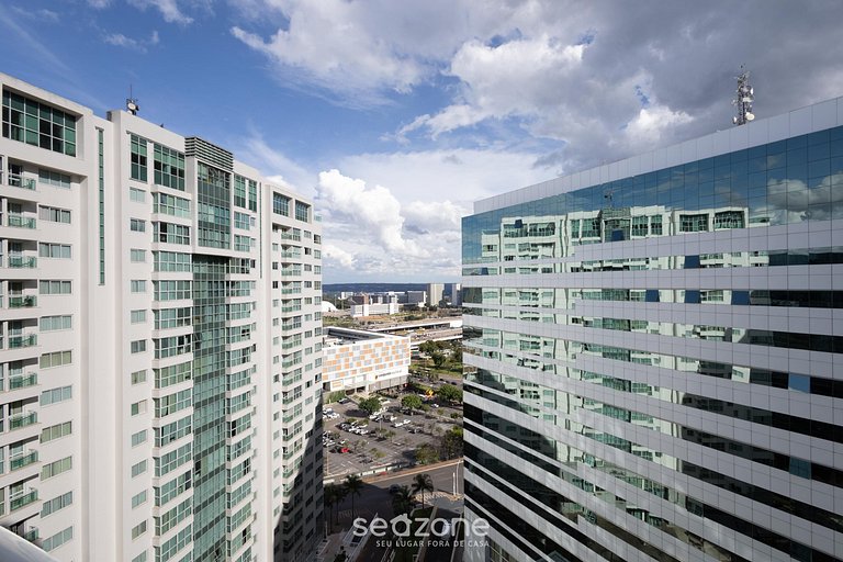 Apto em cond. c/ piscina na Asa Norte BHY1704