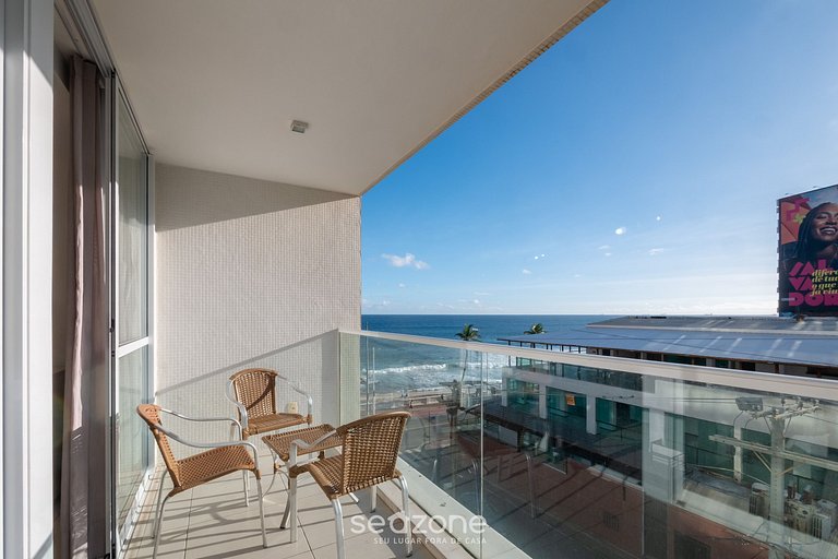 Apto c/ varanda e vista a beira-mar, Barra EXP0311