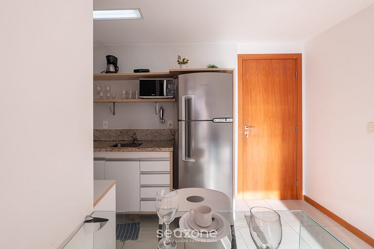 Apto c/ varanda e vista a beira-mar, Barra EXP0311