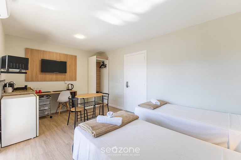 Studio em condo. c/ piscina no Alto da XV UPP0605