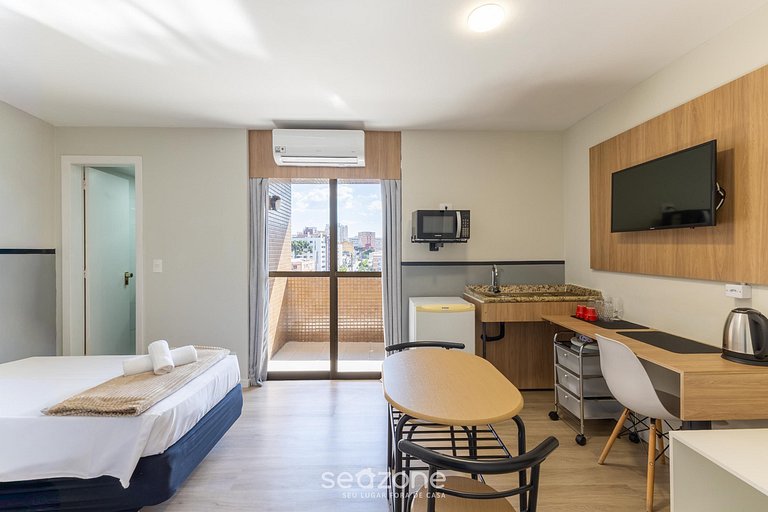 Studio em condo. c/ piscina no Alto da XV UPP0605