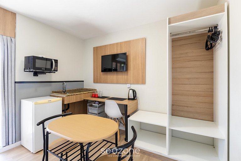 Studio em condo. c/ piscina no Alto da XV UPP0605