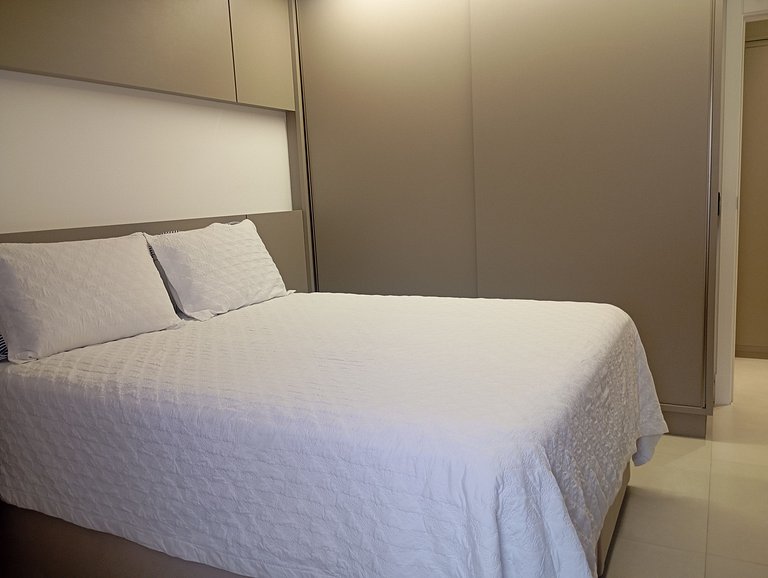 Apto Moderno c/ churrasq. em Jurerê IBA0401