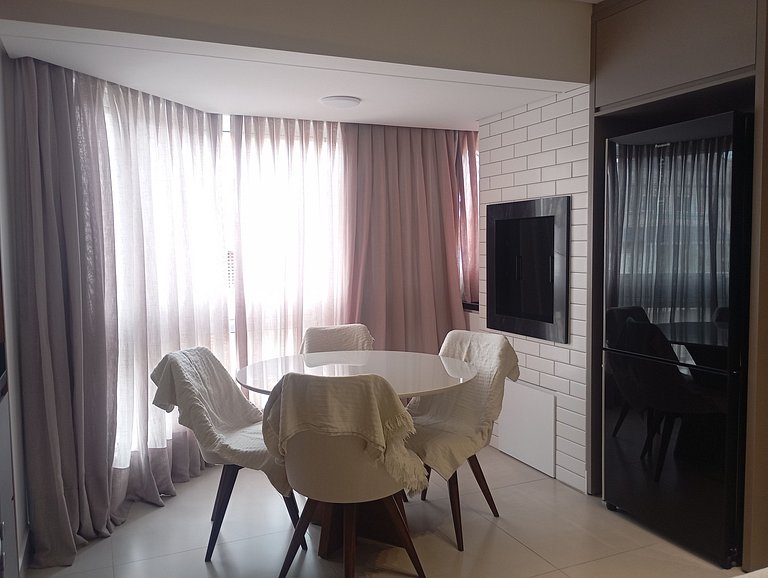 Apto Moderno c/ churrasq. em Jurerê IBA0401