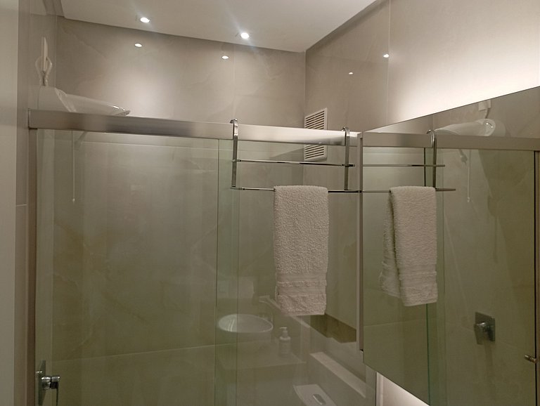 Apto moderno con parrilla en Jurerê IBA0401