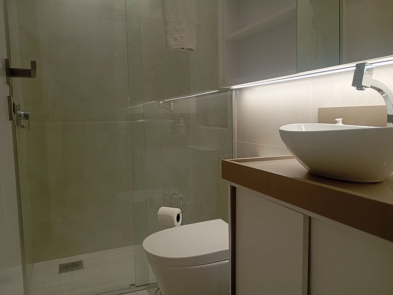 Apto moderno con parrilla en Jurerê IBA0401