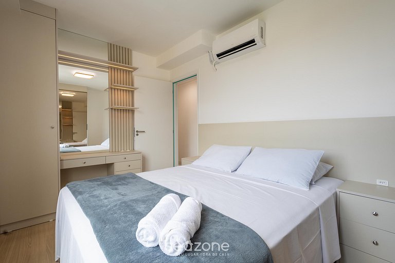 Apto c/ churrasq. em Cond. c/ Piscina SKL0707