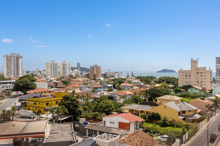 Apto c/ churrasq. em Cond. c/ Piscina SKL0707