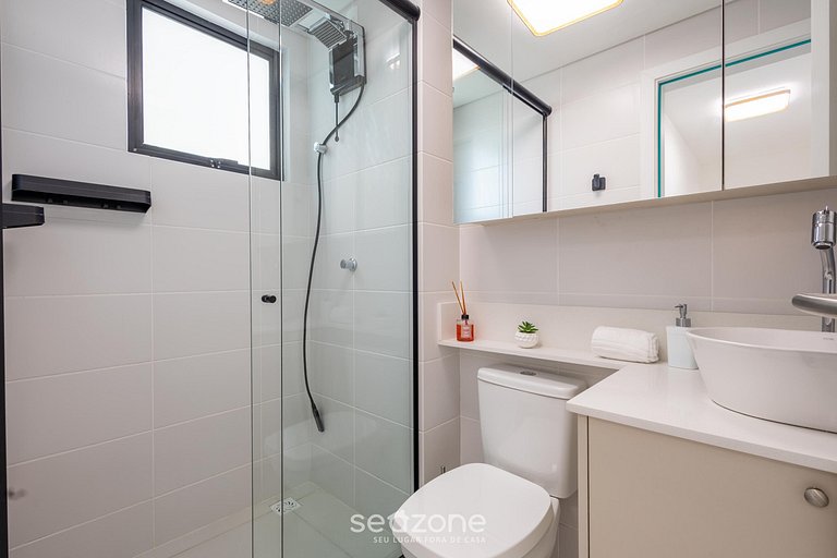 Apto c/ churrasq. em Cond. c/ Piscina SKL0707