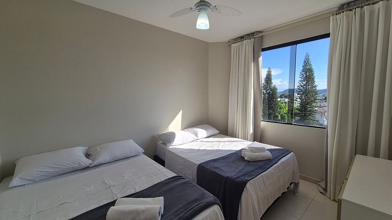 Apto c/ churrasq. a 210 do mar, Piçarras LCR0301