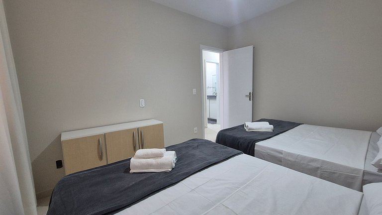 Apto c/ churrasq. a 210 do mar, Piçarras LCR0301