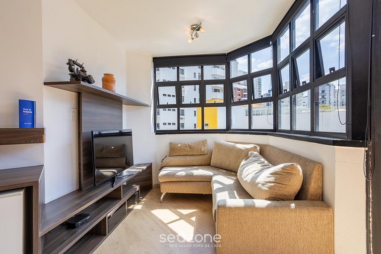 Apto em Cond. c/ Piscina no Campo Belo BBE0033