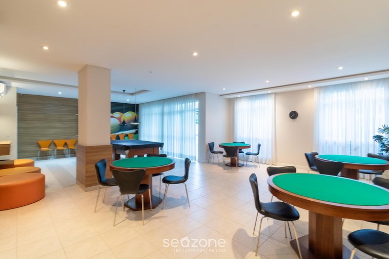 Aptos em condomínio c/ piscina a 240 m da Praia Brava - AHRs