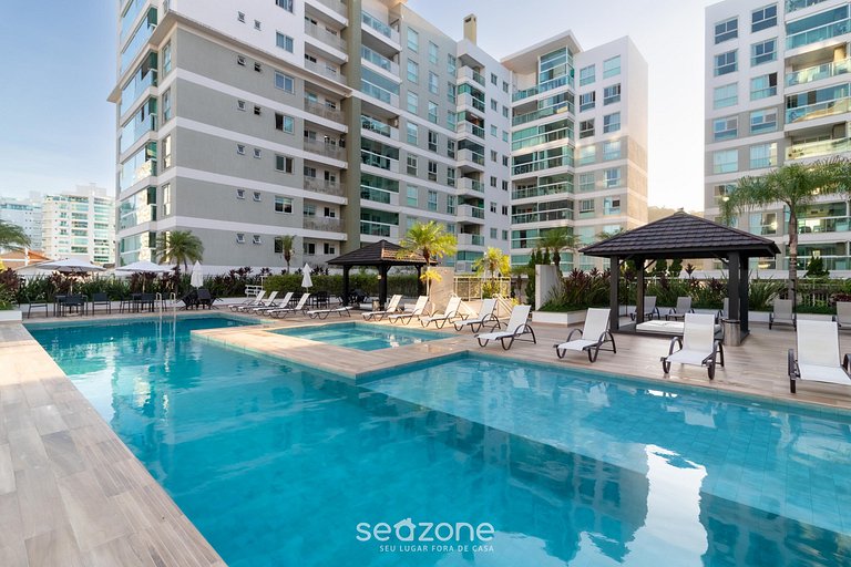 Aptos em condomínio c/ piscina a 240 m da Praia Brava - AHRs