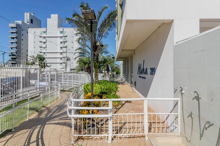 Aptos en condo. c piscina, a 240 metros de la playa Brava -