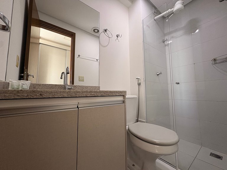 Apto em Cond. c/ Piscina no Jardim Goiás THO2907