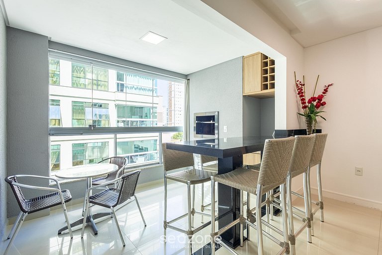 Apto c/ churrasq. a 450m da praia EST0404