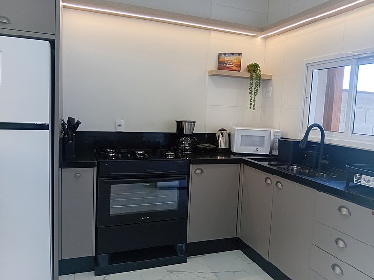 Casa c/ churrasq. privativa em Imbituba AEM0004