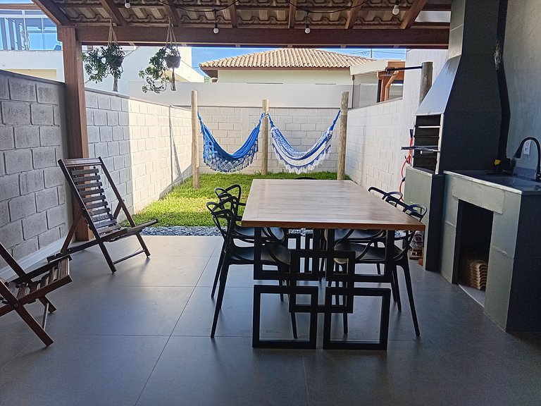 Casa c/ churrasq. privativa em Imbituba AEM0004