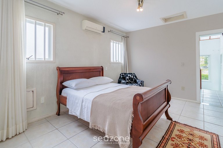 Casa c/ piscina y parrilla en Jurerê - ROM0591