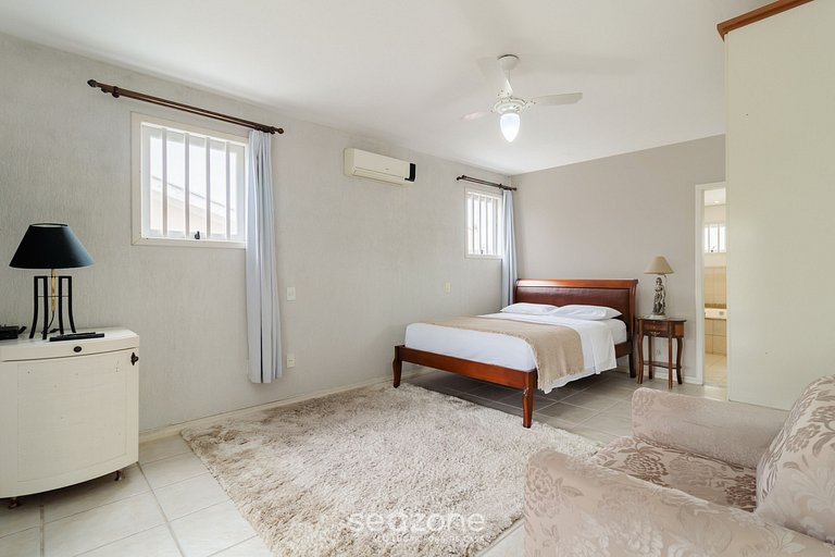 Casa c/ piscina y parrilla en Jurerê - ROM0591