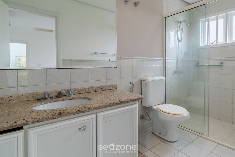 Casa c/ piscina y parrilla en Jurerê - ROM0591