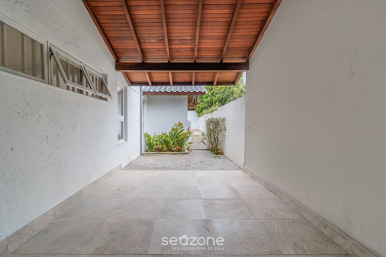 Casa c/ piscina y parrilla en Jurerê - ROM0591