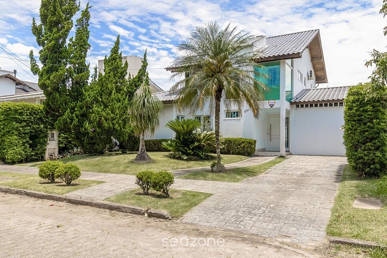 Casa c/ piscina y parrilla en Jurerê - ROM0591