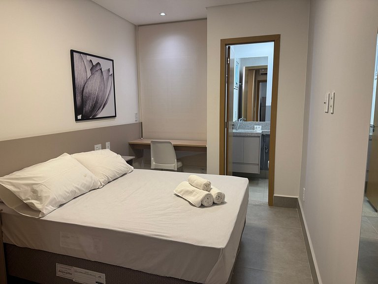 Apto em Cond. c/ Piscina no Centro GRLA1303