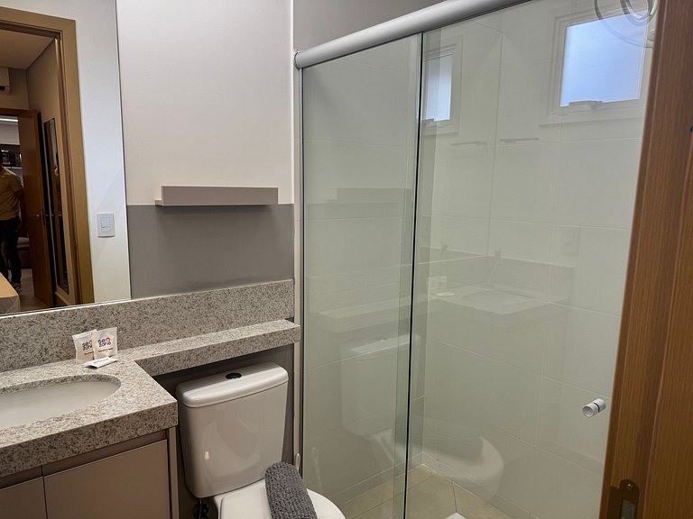 Apto em Cond. c/ Piscina no Centro GRLA1303