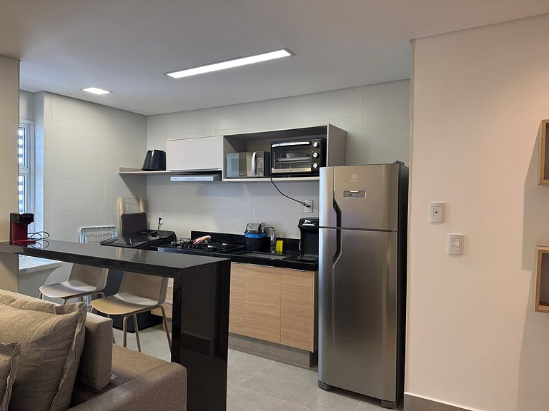 Apto em Cond. c/ Piscina no Centro GRLA1303