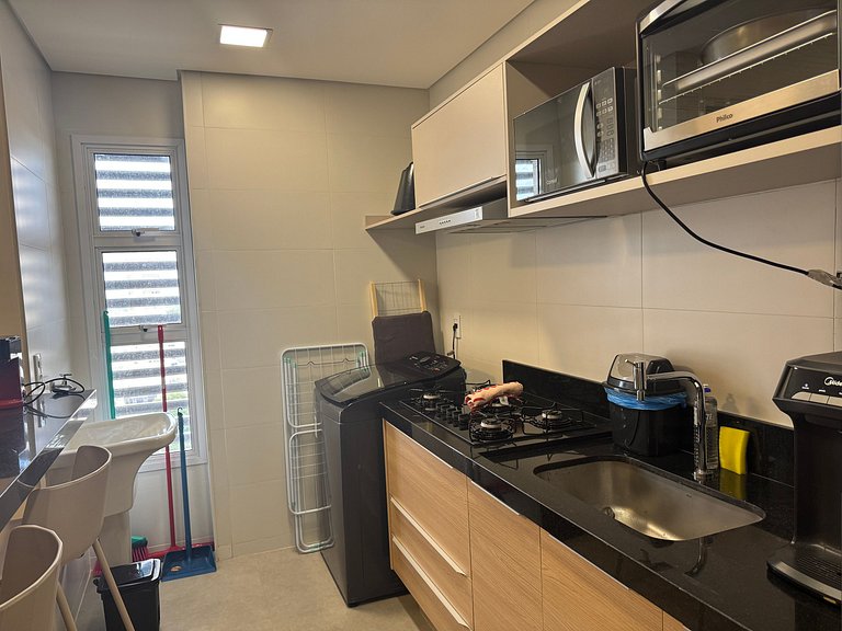 Apto em Cond. c/ Piscina no Centro GRLA1303