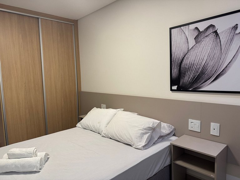 Apto en cond. con piscina en el centro GRLA1303