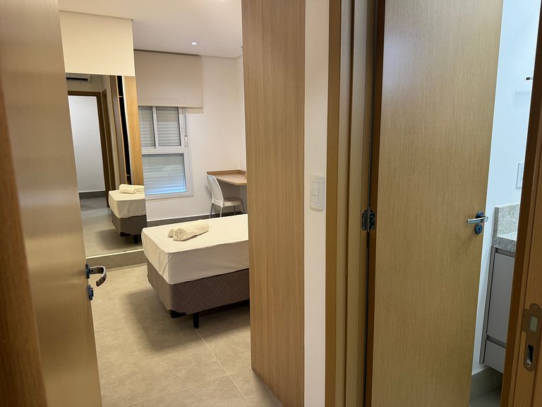 Apto en cond. con piscina en el centro GRLA1303