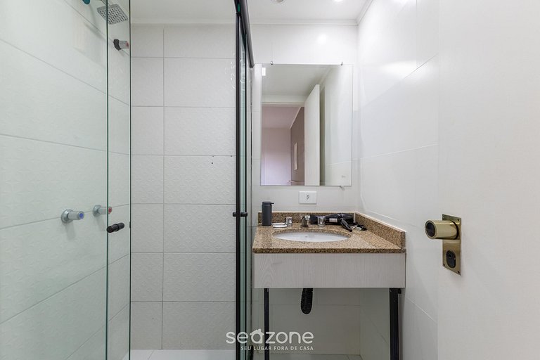 Studio em Cond. c/ Piscina Alto da Rua XV UPP0104