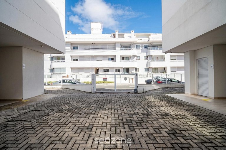 Apto em prédio c/ piscina. nos Ingleses DGA0204