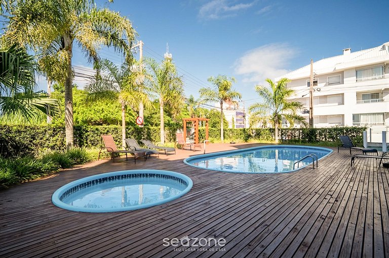 Apartamentos bien ubicados en cond. c/ piscina en Los Ingles