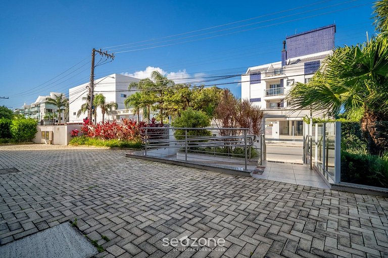 Apartamentos bien ubicados en cond. c/ piscina en Los Ingles