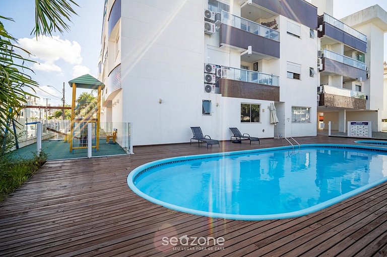 Apartamentos bien ubicados en cond. c/ piscina en Los Ingles