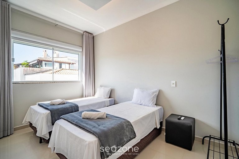 Apto em prédio c/ piscina. nos Ingleses DGA0204