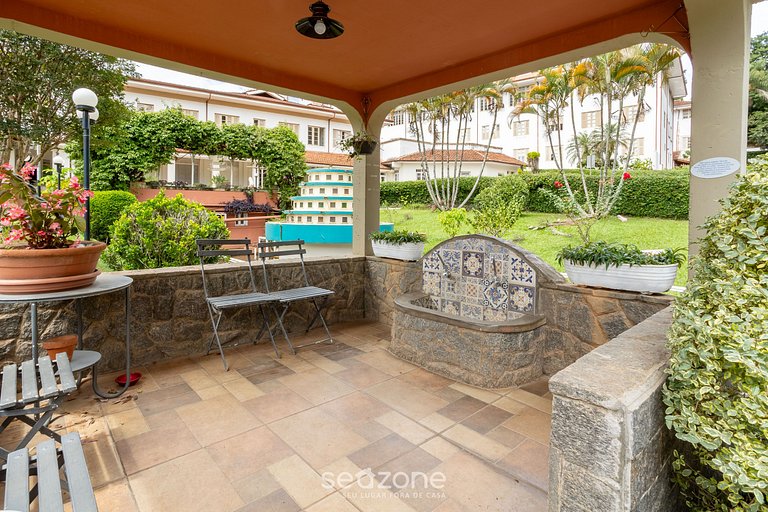 Studio em Cond. c/ Piscina no Centro QUI0605