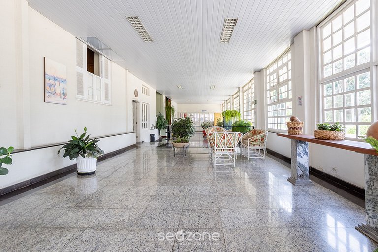 Studio em Cond. c/ Piscina no Centro QUI0605