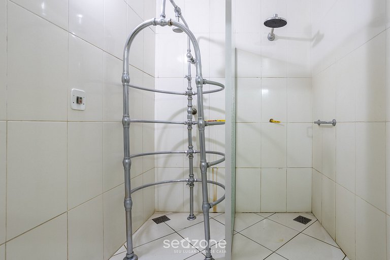 Studio em Cond. c/ Piscina no Centro QUI0605