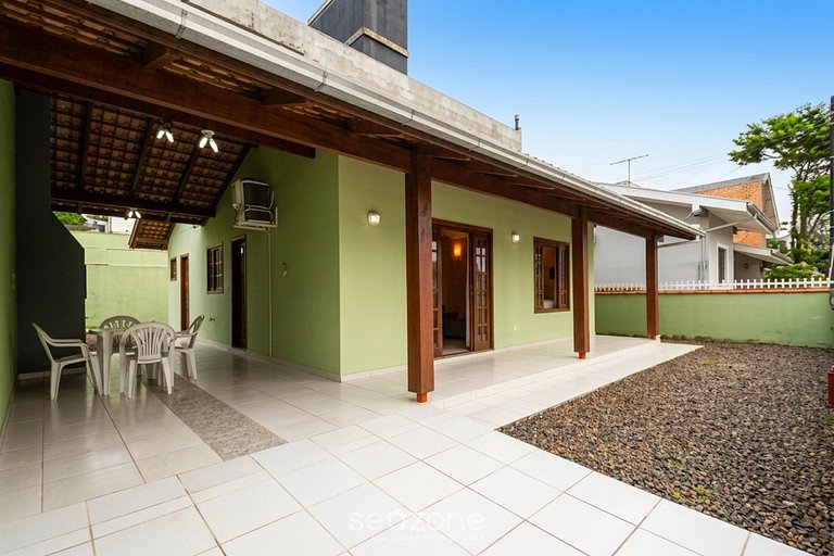 Casa com churrasqueira